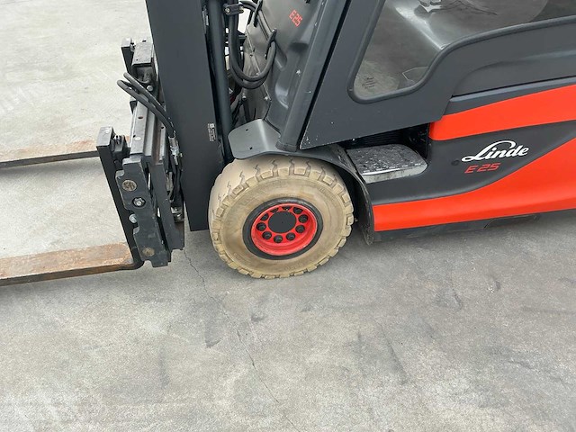 2018 linde e25-02 vorkheftruck met 2023 accu - afbeelding 81 van  82