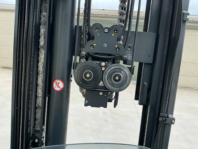 2018 linde r16-01 reach truck met nieuwe 2023 accu - afbeelding 12 van  49