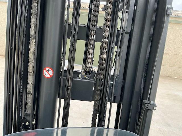 2018 linde r16-01 reach truck met nieuwe 2023 accu - afbeelding 13 van  49