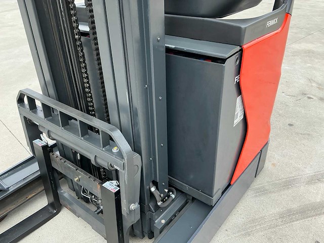 2018 linde r16-01 reach truck met nieuwe 2023 accu - afbeelding 25 van  49