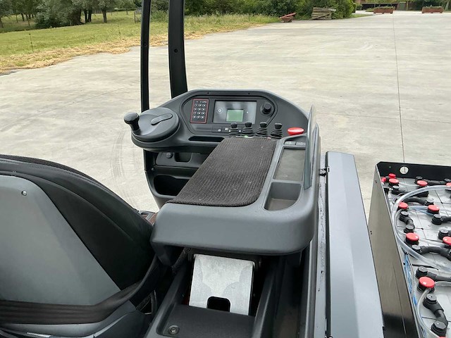 2018 linde r16-01 reach truck met nieuwe 2023 accu - afbeelding 44 van  49