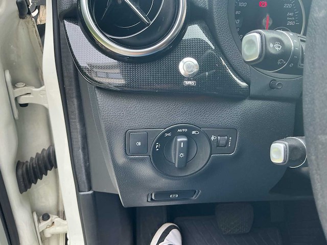 2018 mercedes - benz b220d auto - afbeelding 24 van  64
