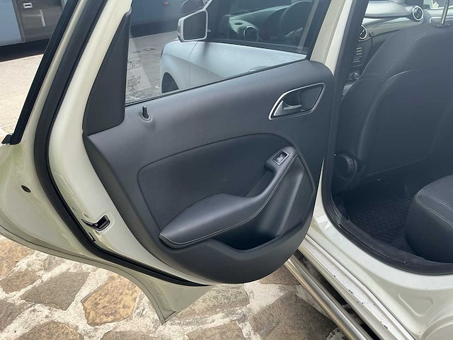 2018 mercedes - benz b220d auto - afbeelding 27 van  64