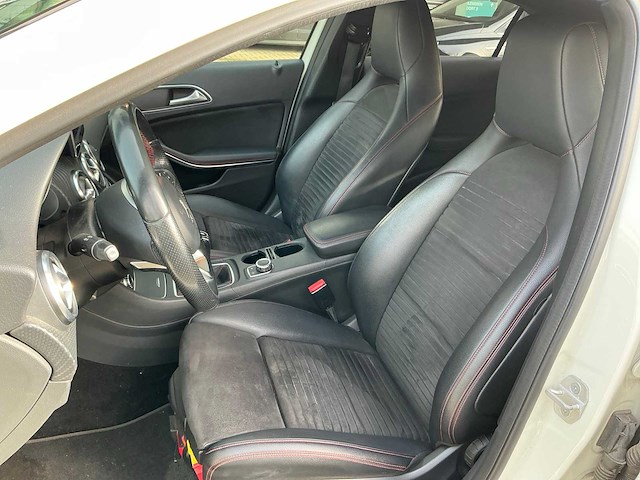 2018 mercedes-benz a180 d amg-kit - afbeelding 16 van  16