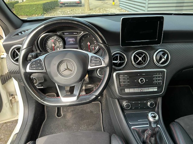 2018 mercedes-benz a180 d amg-kit - afbeelding 13 van  16
