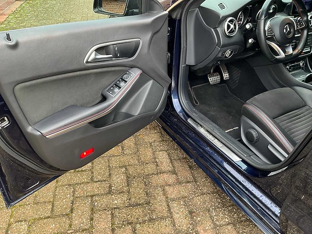 2018 mercedes-benz cla200d break - amg-line - afbeelding 18 van  72