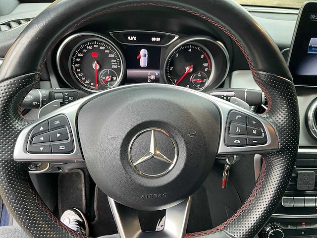 2018 mercedes-benz cla200d break - amg-line - afbeelding 25 van  72