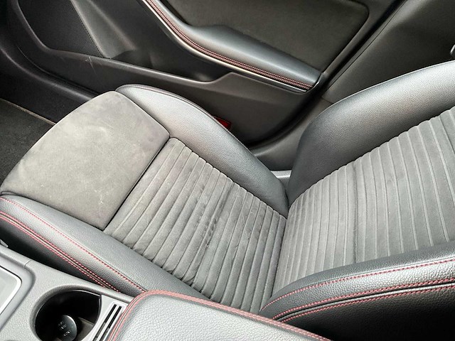 2018 mercedes-benz cla200d break - amg-line - afbeelding 32 van  72