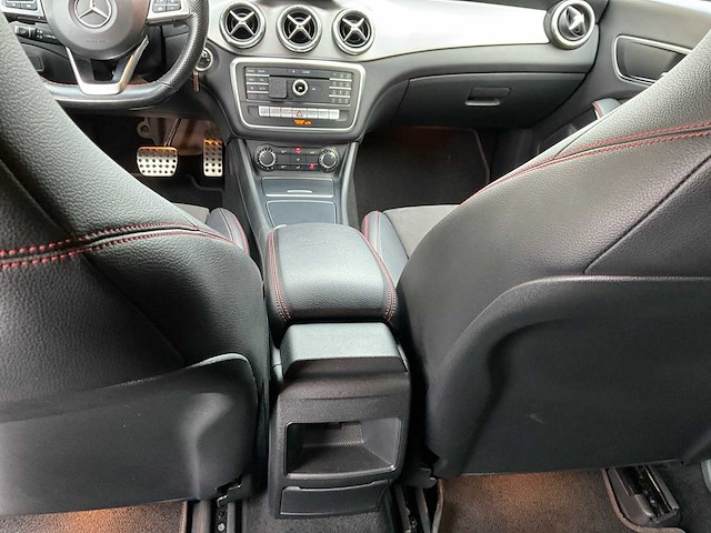 2018 mercedes-benz cla200d break - amg-line - afbeelding 42 van  72