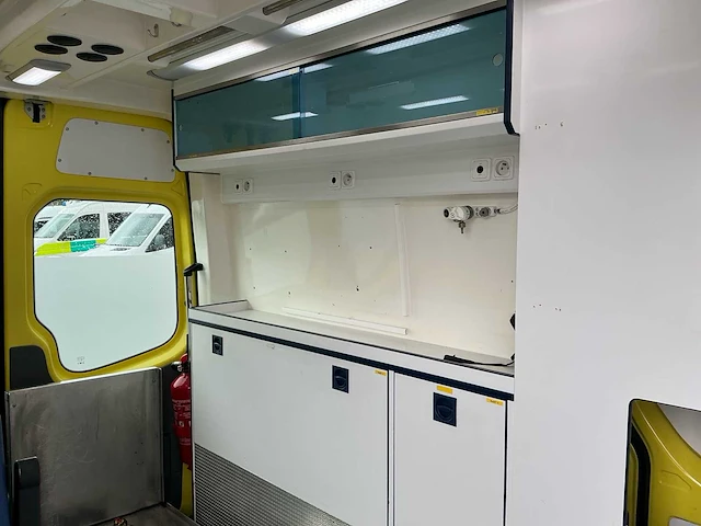 2018 mercedes-benz sprinter ambulance - afbeelding 18 van  36