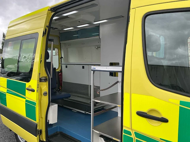 2018 mercedes-benz sprinter ambulance - afbeelding 3 van  36