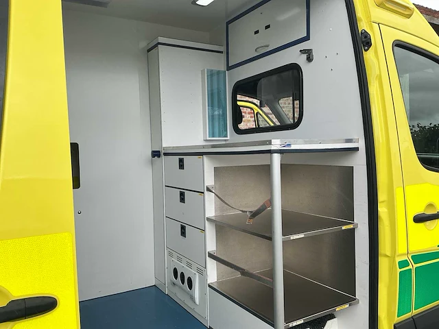 2018 mercedes-benz sprinter ambulance - afbeelding 6 van  36
