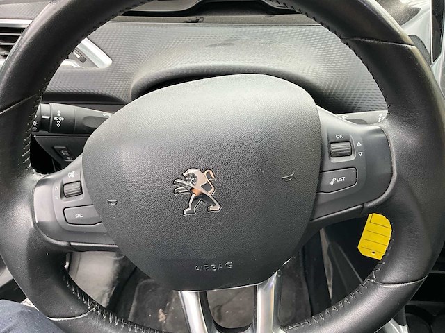 2018 peugeot 2008 personenauto - afbeelding 16 van  27