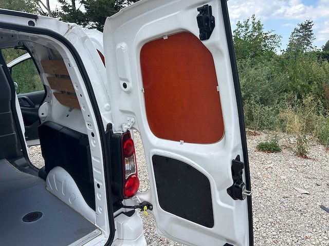 2018 peugeot partner lichte vracht - 3 pers - airco - trekhaak - afbeelding 16 van  36