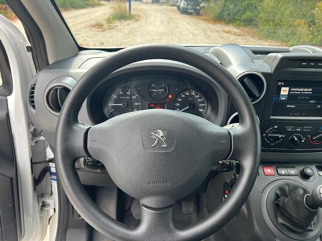 2018 peugeot partner lichte vracht - 3 pers - airco - trekhaak - afbeelding 23 van  36