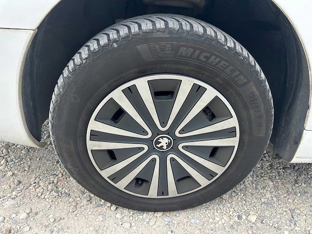 2018 peugeot partner lichte vracht - 3 pers - airco - trekhaak - afbeelding 2 van  32