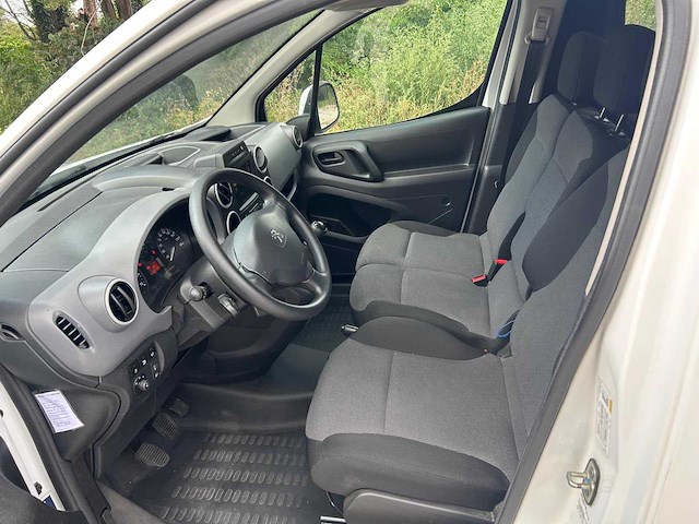 2018 peugeot partner lichte vracht - 3 pers - airco - trekhaak - afbeelding 12 van  32