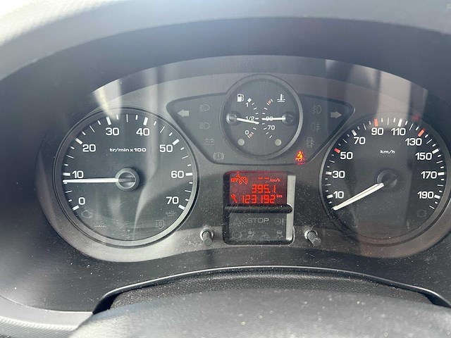 2018 peugeot partner lichte vracht - 3 pers - airco - trekhaak - afbeelding 15 van  32