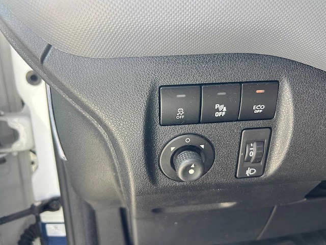 2018 peugeot partner lichte vracht - 3 pers - airco - trekhaak - afbeelding 16 van  32