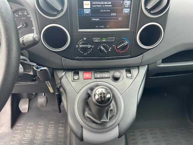 2018 peugeot partner lichte vracht - 3 pers - airco - trekhaak - afbeelding 18 van  32