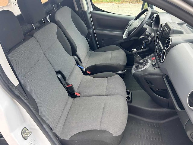 2018 peugeot partner lichte vracht - 3 pers - airco - trekhaak - afbeelding 21 van  32