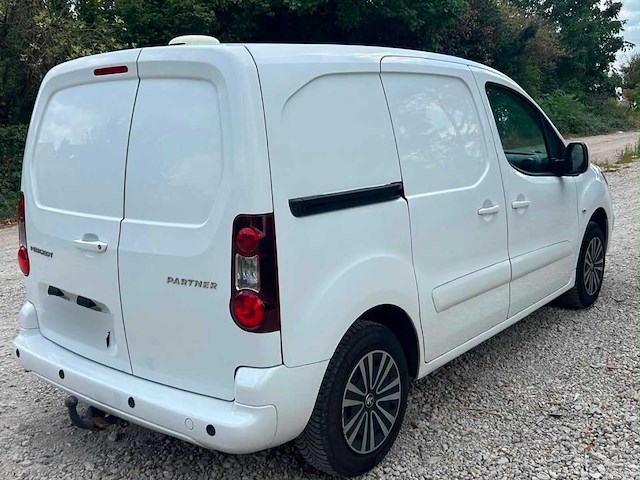 2018 peugeot partner lichte vracht - 3 pers - airco - trekhaak - afbeelding 31 van  32