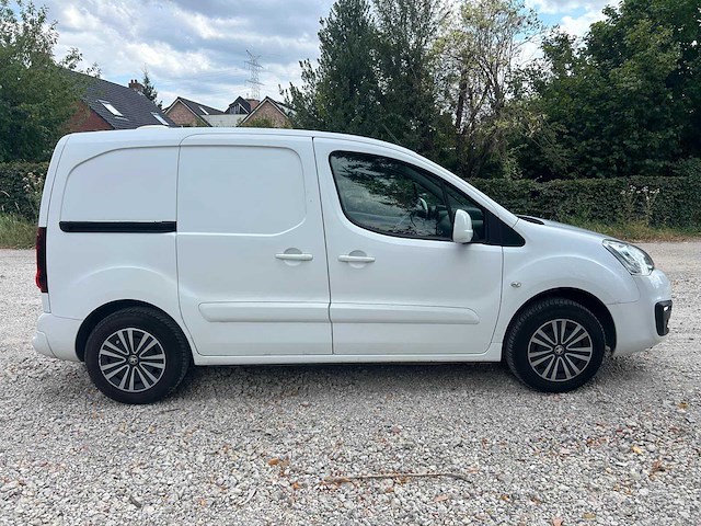 2018 peugeot partner lichte vracht - 3 pers - airco - trekhaak - afbeelding 32 van  32