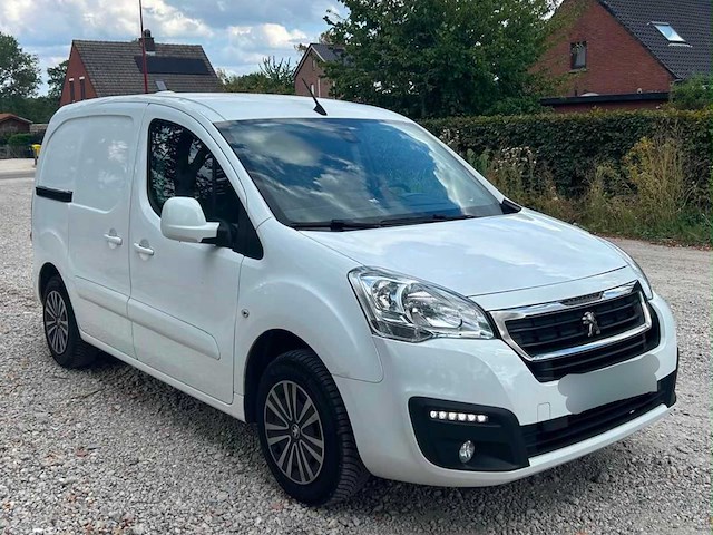 2018 peugeot partner lichte vracht - 3 pers - airco - trekhaak - afbeelding 28 van  32