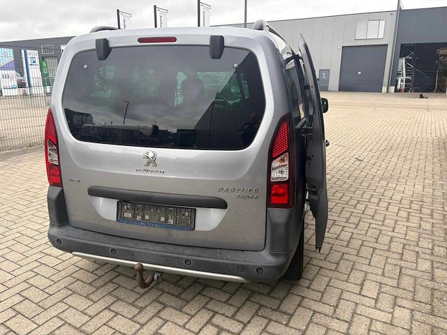 2018 peugeot partner tepee 1.2 puretech - trekhaak - airco - gekeurd voor verkoop - afbeelding 24 van  29
