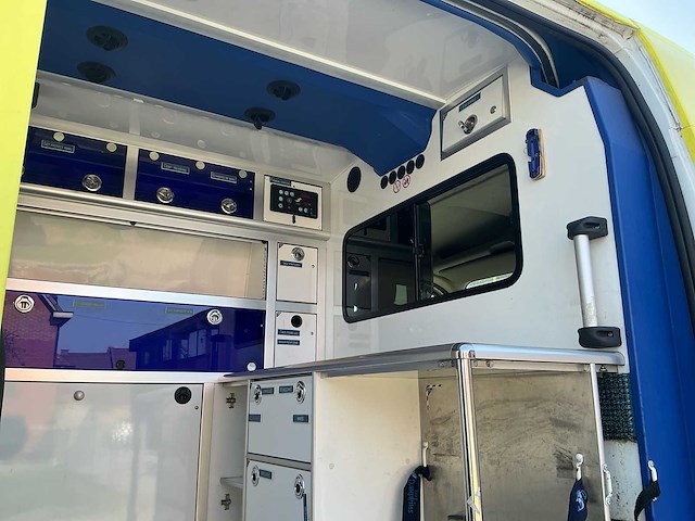 2018 renault master ambulance - afbeelding 8 van  38