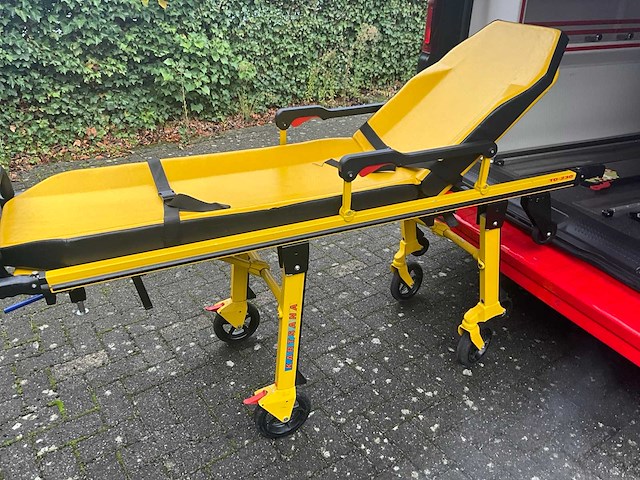 2018 renault trafic 1.6 cdi - ex-ambulance - ingericht - afbeelding 25 van  60