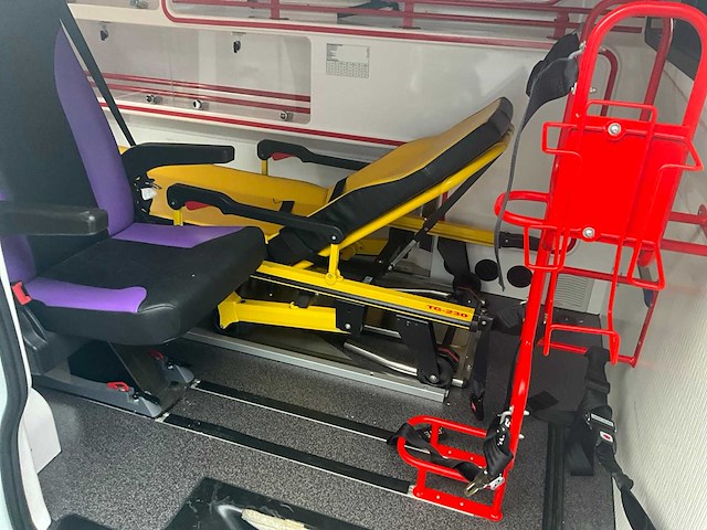 2018 renault trafic 1.6 cdi - ex-ambulance - ingericht - afbeelding 27 van  60