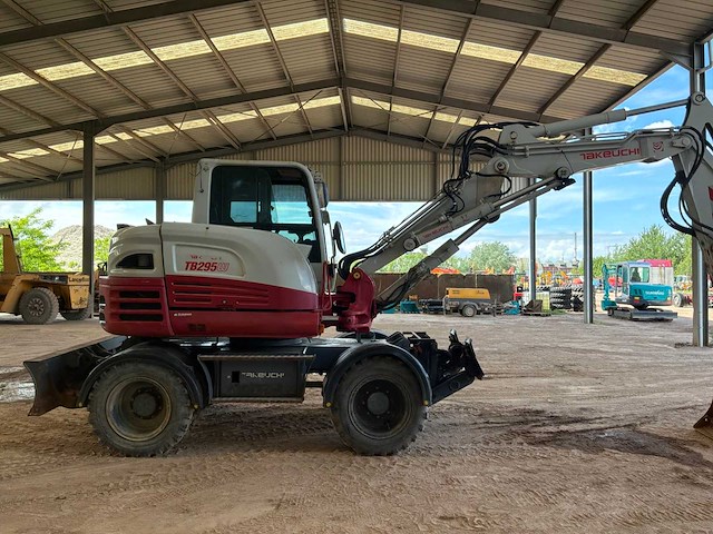 2018 takeuchi tb295w banden graafmachine - afbeelding 21 van  24