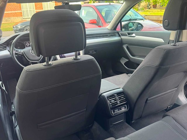 2018 volkswagen passat business berline - automaat - panorama - ergocomfort - afbeelding 20 van  35