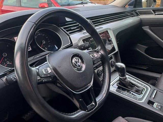 2018 volkswagen passat business berline - automaat - panorama - ergocomfort - afbeelding 13 van  36