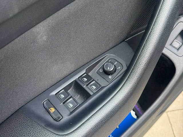 2018 volkswagen passat business berline - automaat - panorama - ergocomfort - afbeelding 17 van  36