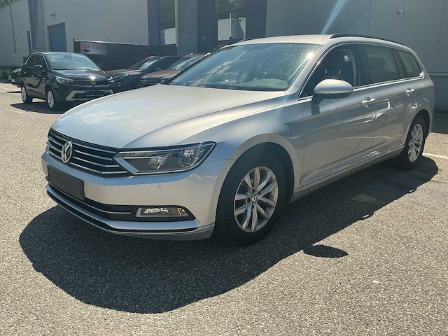 2018 volkswagen passat personenauto - afbeelding 1 van  23