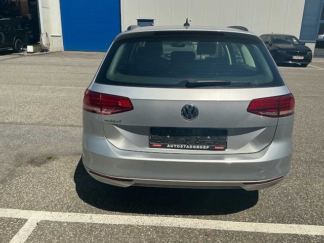 2018 volkswagen passat personenauto - afbeelding 18 van  23