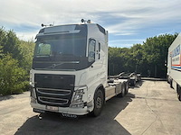 2018 volvo truck container transporter dubbele aanhanger - afbeelding 1 van  71