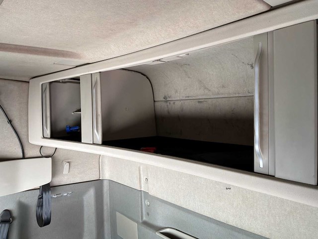 2018 volvo truck container transporter dubbele aanhanger - afbeelding 29 van  71