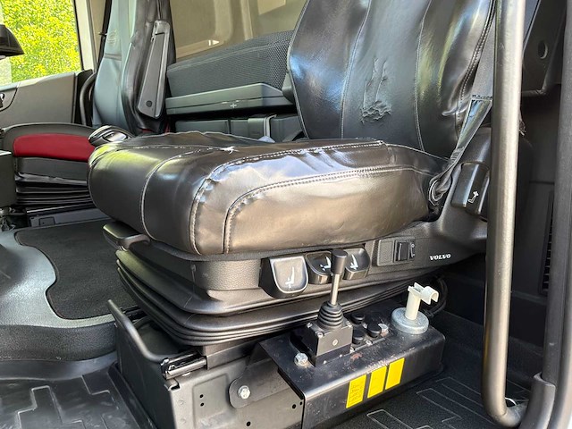 2018 volvo truck container transporter dubbele aanhanger - afbeelding 32 van  71