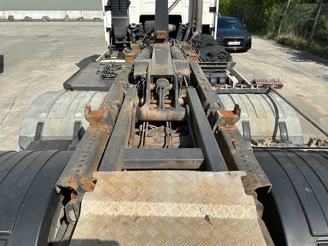 2018 volvo truck container transporter dubbele aanhanger - afbeelding 43 van  71