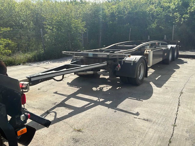 2018 volvo truck container transporter dubbele aanhanger - afbeelding 34 van  71