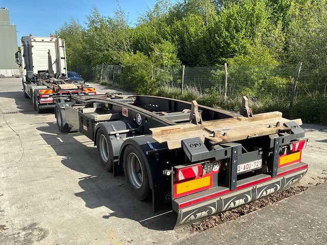 2018 volvo truck container transporter dubbele aanhanger - afbeelding 56 van  71
