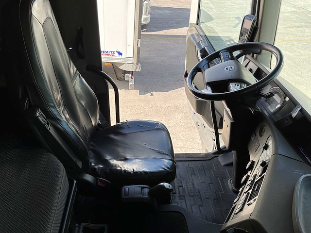 2018 volvo truck container transporter dubbele aanhanger - afbeelding 18 van  62