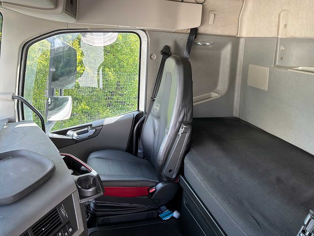 2018 volvo truck container transporter dubbele aanhanger - afbeelding 22 van  62