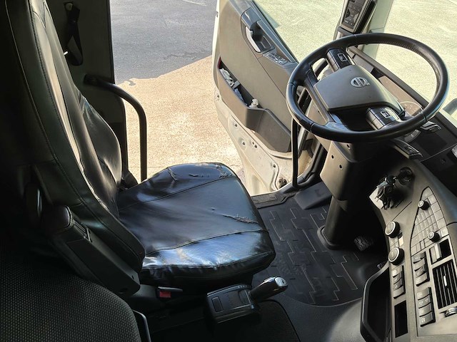 2018 volvo truck container transporter dubbele aanhanger - afbeelding 24 van  62