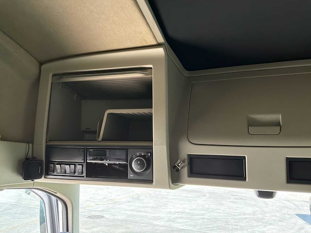 2018 volvo truck container transporter dubbele aanhanger - afbeelding 26 van  62