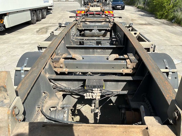 2018 volvo truck container transporter dubbele aanhanger - afbeelding 34 van  62