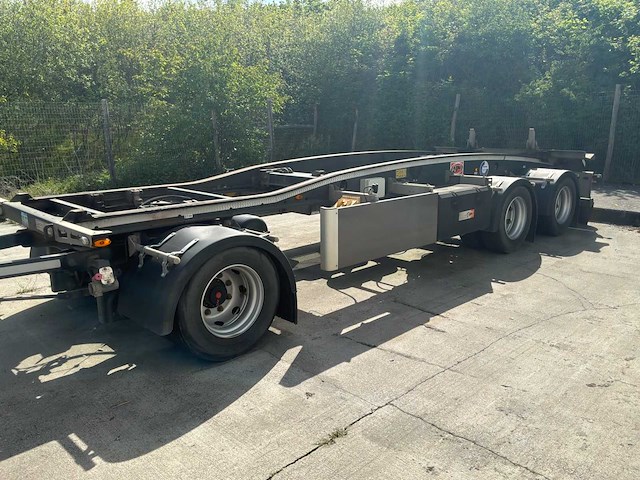 2018 volvo truck container transporter dubbele aanhanger - afbeelding 36 van  62